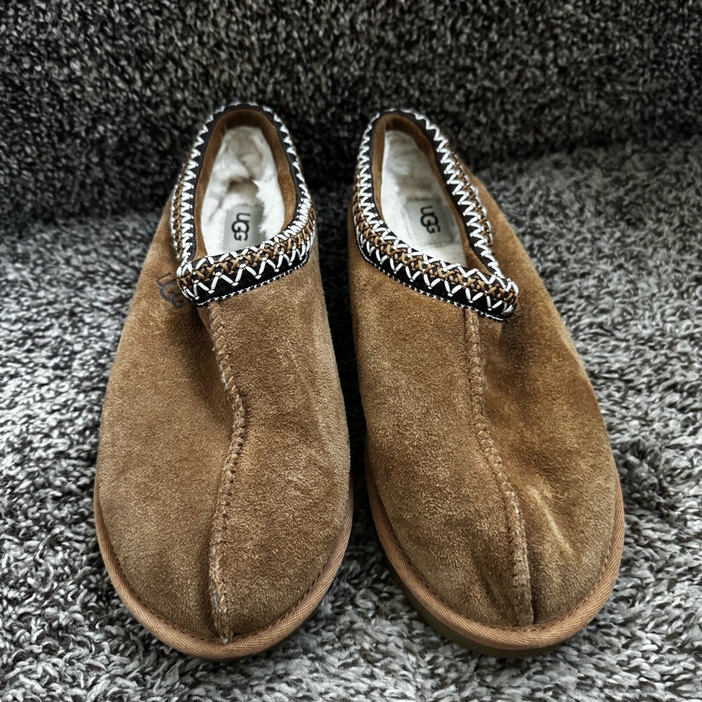 Uggs Tasman Chestnut. Size 9